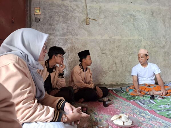 Mahasiswa KKN UNUGHA Lakukan Pendataan Sertifikat Wakaf dan Update Data Takmir Masjid-Mushola