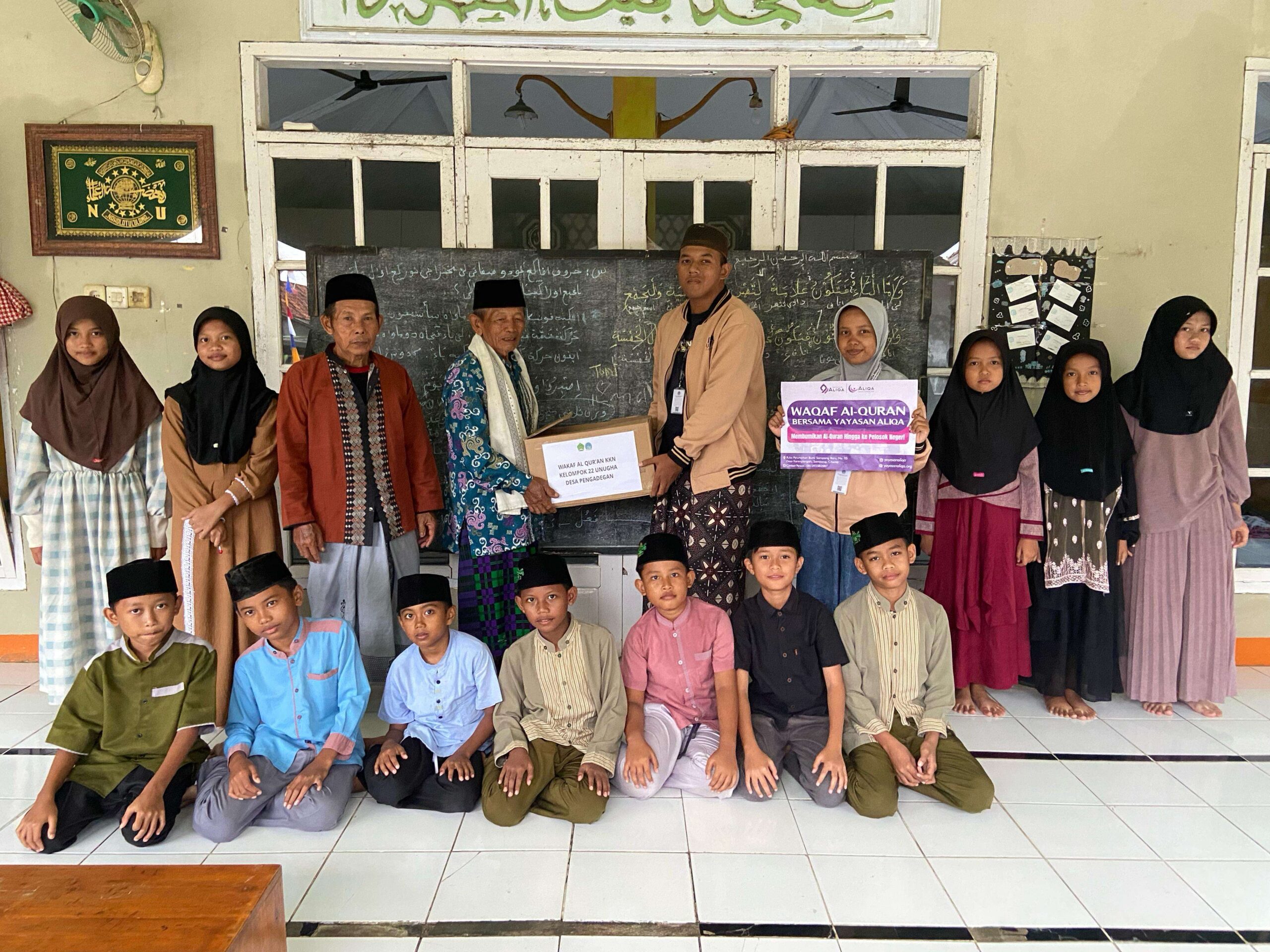Wakaf Al-Qur’an: Mahasiswa KKN UNUGHA Bersama Yayasan Aliqa Dukung Pembelajaran Mengaji di Desa Pengadegan Wakaf Al-Qur’an: Mahasiswa KKN UNUGHA Bersama Yayasan Aliqa Dukung Pembelajaran Mengaji di Desa Pengadegan